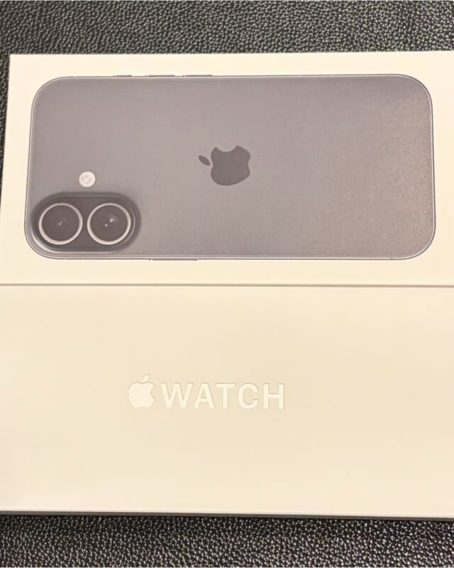 みなさんスマホって、何年くらいで機種変してますか？📱  内閣府の発表によると、
スマホの平均使用年数は **約4.4年** なんだそうです👀✨
思っていたより長く使っている人、多いですよね。  ちなみにスマホを長持ちさせるコツは👇
✔ 充電しながら長時間使わない
✔ 落としたり強い衝撃を与えない
✔ 使っていないアプリはこまめに削除  そして今日は…
📱 **iPhone17** と
⌚ **Apple Watch11** が届きました📦💕  新しいガジェットって、開ける瞬間が一番ワクワクしますよね😊  スマホ1台あれば始められるチャットレディなら
「新生活で出費が増えた…」という方にもおすすめです☺️