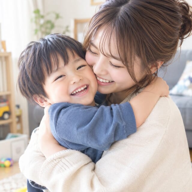 まずは、月10万円を目指してみませんか？✨  今の収入に＋10万円できたら、
子どもの好きなものを買ってあげたり、
家族で美味しいご飯を食べに行ったり、
家族旅行をもう少し楽しめたり♪  「今月はちょっと厳しいから我慢しよう🥺」
そんな場面も、少し減らせるかもしれません。  🔰初心者さんは、
まず月10万円をひとつの目標にスタートするのもおすすめ◎  ちょこ札幌なら、
生活スタイルに合わせた働き方をスタッフがサポート🌿  「ママでもできるかな？」という方も、
まずは気軽に相談してくださいね☺️  思っていたより早く目標を達成できて、
びっくりしちゃうかも👍✨  #チャットレディ #チャトレ求人 #ママさん応援 #主婦の働き方 #子育てママ #副収入 #札幌暮らし